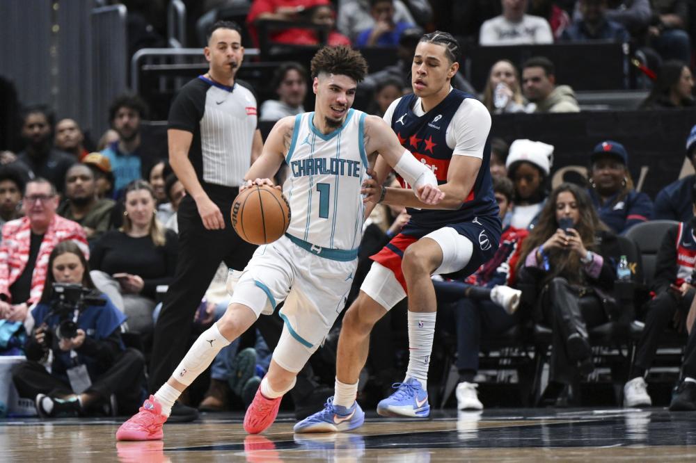 在场边简单 在场边简单